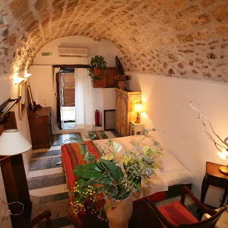 Telesilla Castle House *